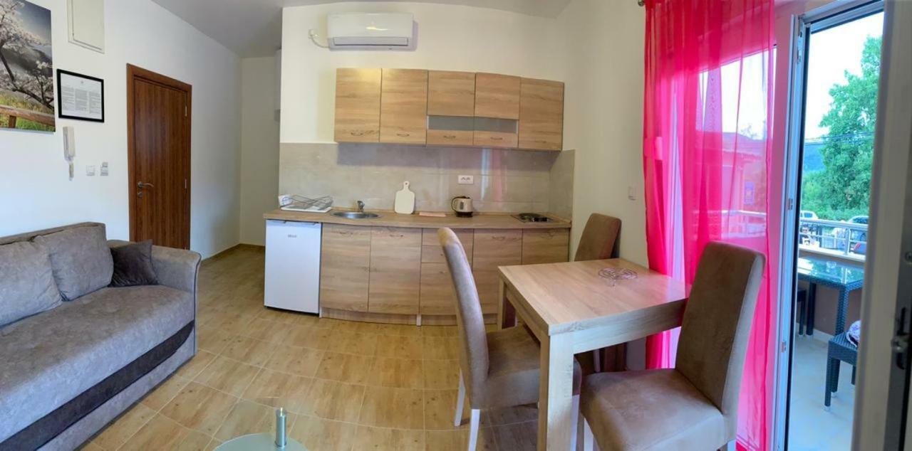 Apartmani Gaga Tivat Exteriör bild